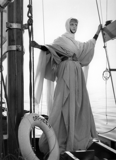 Люсьен Клерг. Изольда на корабле. Вильфранш-сюр-Мер, 1959. © Люсьен Клерг /  Lucien Clergue 2011